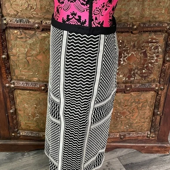 BCBG skirt size 2 new‎ - Picture 7 of 7